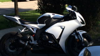 Honda CBR 1000RR - white lightning