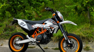 KTM 690 SMC R - Kati