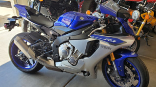 Yamaha YZF R1