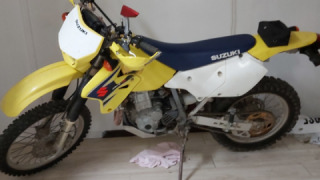 Suzuki DR 400