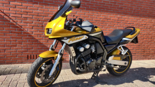 Yamaha FZS 600 Fazer - Golden Yeet Mobile