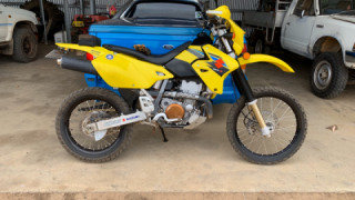 Suzuki DR 400 - bumble bee