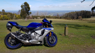 Yamaha YZF R1