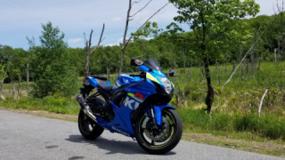 Suzuki GSR 600 - Smurf