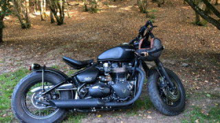 Triumph Bonneville T120 - bobber black