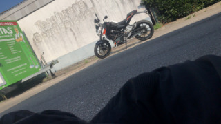 KTM Duke 125 - Flugzeug