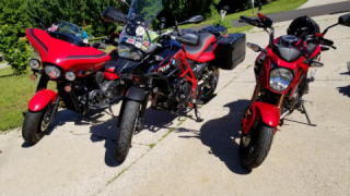 Kawasaki Z125 - I like red bikes.