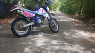 Suzuki DR 350 - Slow