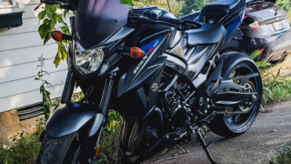 Suzuki GSXS 750