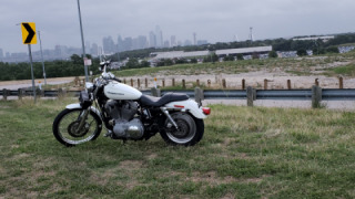 Harley-Davidson Sportster 883 - WhiteIndian