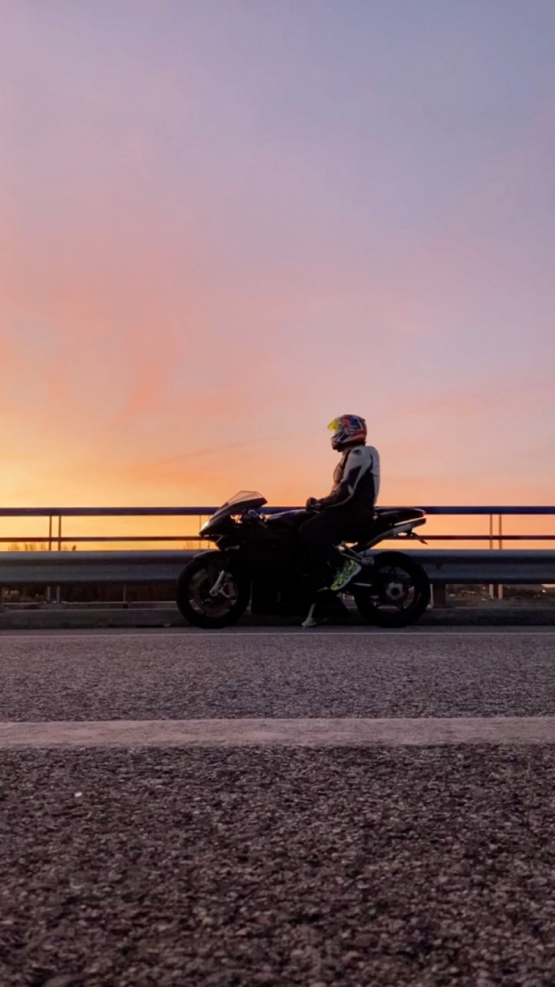 MV AGUSTA F4 1000 sunset ride