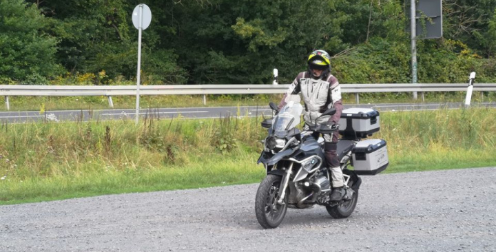 Fahren auf Schotter ohne Angst (für jedes Motorrad geeignet)