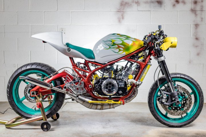 Modern two-stroke bike based on Yamaha RZ350 “Lab Rat” by Swinndustries