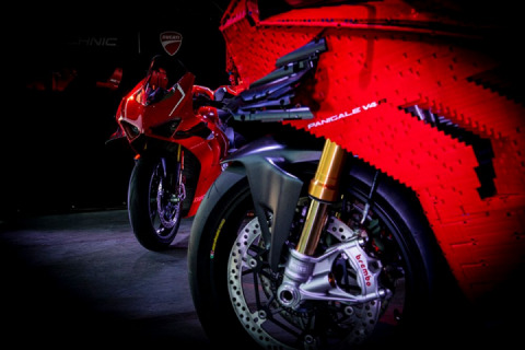 Lego Ducati Panigale V4 R life-size model was built in 400 hours