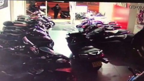 Rare bike Kawasaki Ninja H2 Carbon was stolen in London