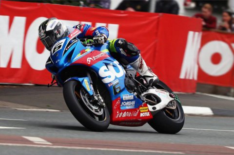 Winning race Michael Dunlop on the Suzuki GSX-R1000 to race Senior TT 2017 (video)