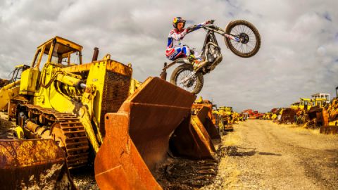 Moto Trials Riding in a Scrapyard