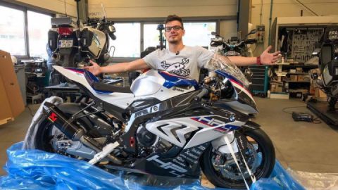 €80.000 BMW HP4 RACE Unboxing & Start-up